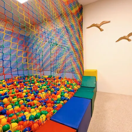 호텔 Grand Seeschloesschen Sea Retreat & 5*